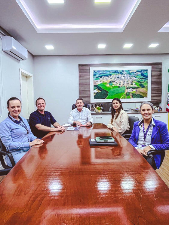 FAT TAPEJARA APRESENTA OPORTUNIDADES DE ENSINO E CAPACITAÇÃO AO GOVERNO MUNICIPAL DE IBIAÇÁ